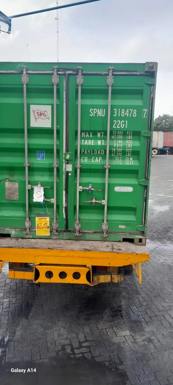 Unloading Olein From PT. ACI